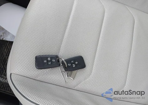 2022 Volkswagen Tiguan 2.0T Sel R-Line z USA, uszkodzony, nr VIN 3VV4B7AX1NM069415